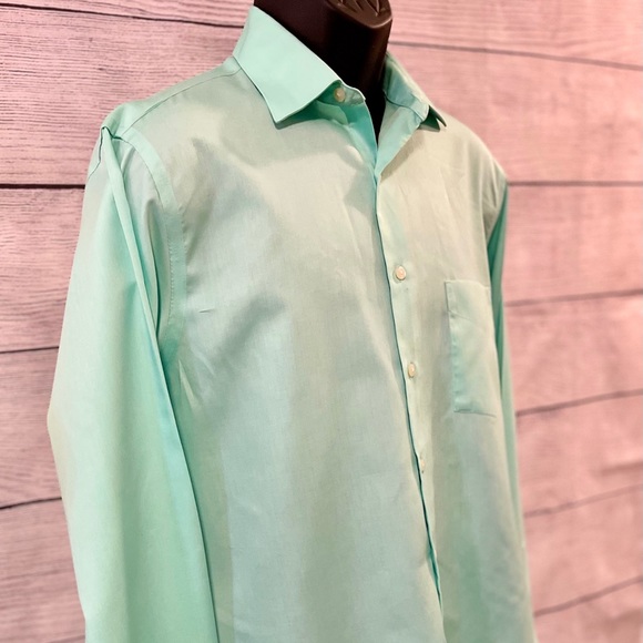 Van Heusen Flex Wrinkle Free Button-Up Dress Shirt - Picture 2 of 7